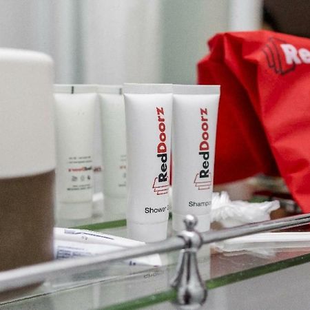 Reddoorz Plus @ Setiabudi Eight Джакарта Екстериор снимка