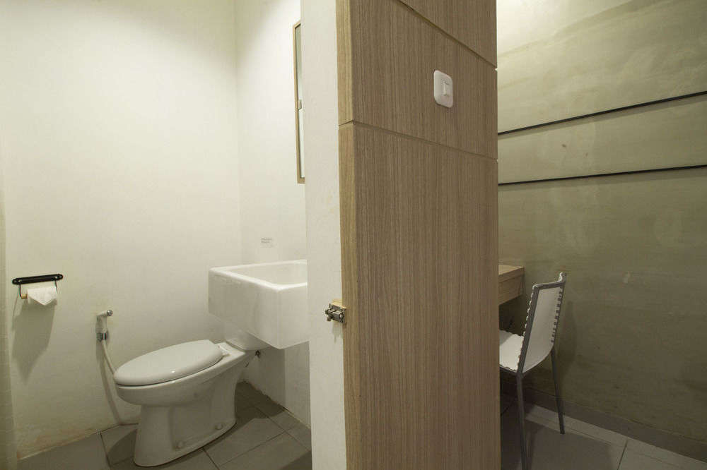 Reddoorz Plus @ Setiabudi Eight Джакарта Екстериор снимка
