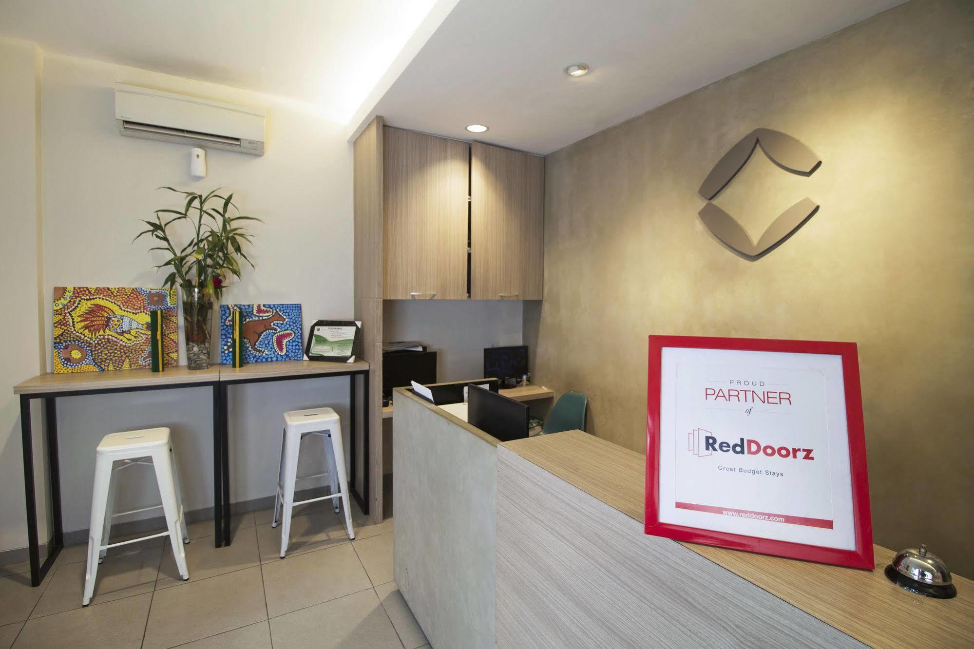 Reddoorz Plus @ Setiabudi Eight Джакарта Екстериор снимка